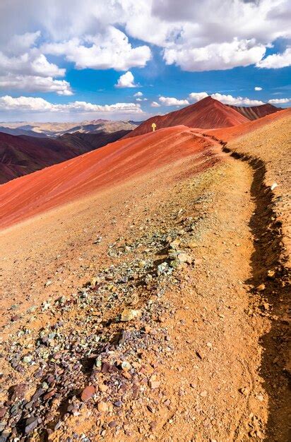 Premium Photo Hiking Trail Across The Red Valley At Vinicunca Rainbow