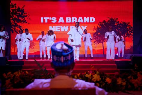 Photos Buhari Unveils New Nnpc Logo Politics Nigeria