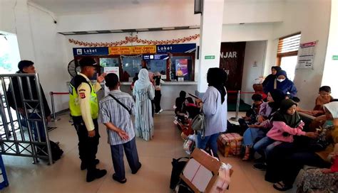 Ramai Ramai Penumpang Ganti Pilihan Kereta Api Jadi Naik Bus Di Kota