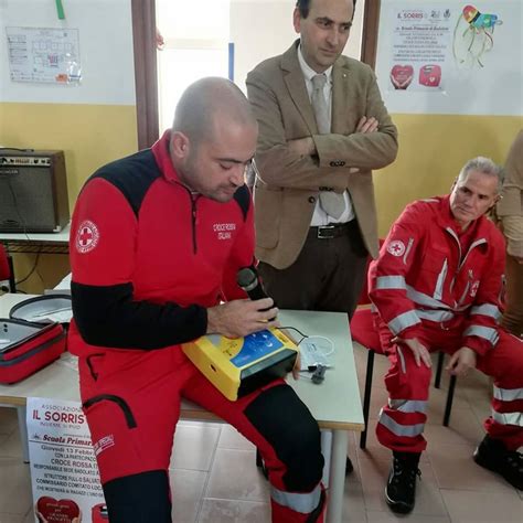 Badolato Cz Donato Un Defibrillatore Alla Scuola Primaria L