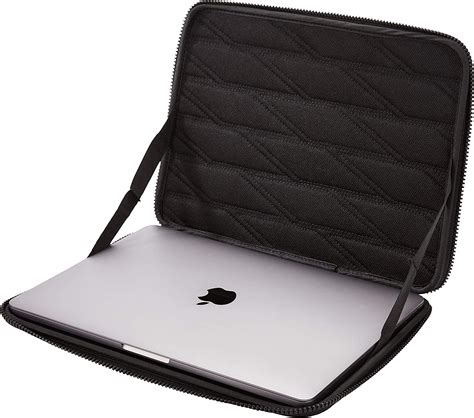 7 Best Laptop Carrying Cases for Traveling