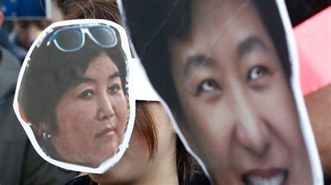 South Korea Issues Arrest Warrants For Two Ex Presidential Aides