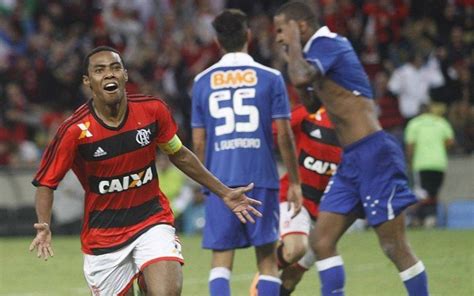 Campeão por Flamengo e Corinthians Elias revela para quem torcerá na