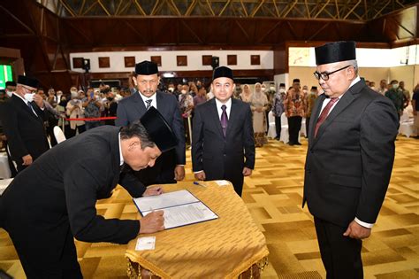 Pj Gubernur Lantik Bustami Hamzah Sebagai Sekda Aceh Times Of Aceh