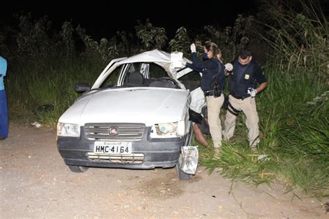 Motorista Morre E Filho Fica Ferido Ap S Carro Bater Em Carreta