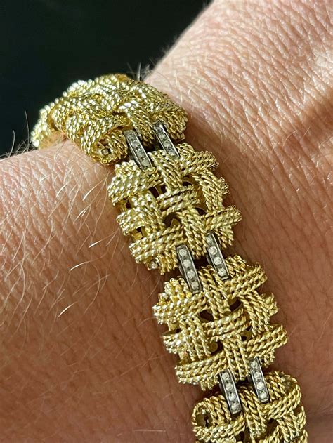 Elegant Vintage Italian 18 Karat Yellow Gold Diamond Bracelet For Sale