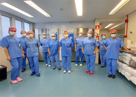 Equipe de esterilização de materiais compartilha como é trabalhar no