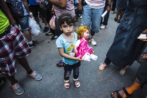 These Heartbreaking Photos Put Syrias Refugee Crisis Into Perspective