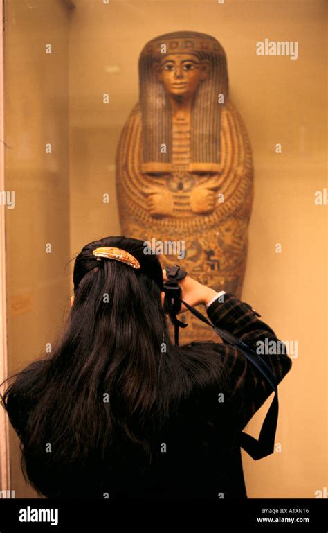 BRITISH MUSEUM EGYPTIAN MUMMIES TOURIST Stock Photo - Alamy