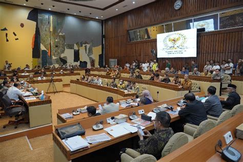 Rapat Bersama Komisi II DPR RI Menteri AHY Paparkan Capaian Kinerja