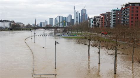 Hochwasser In Hessen Lage Entspannt Sich Auch Am Main Hessenschau De