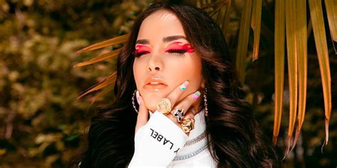 Kimberly Loaiza Copió El Vestuario De Kenia Os Para Su Nuevo Video