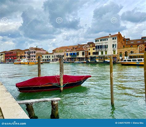 The Beautiful Historic Old Town of Venice in Italy Editorial Stock ...