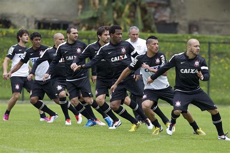 Durante o treino desta manhã no anexo ao estádio El Campín na cidade