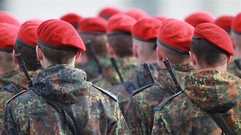 Erster Wei Buch Entwurf Berlin Will Weltpolitik Aktiver Gestalten N