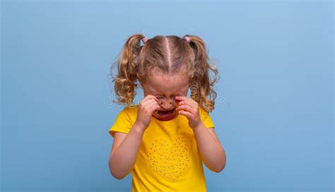 Petite Fille Qui Pleure Photo Stock Image Du T Te