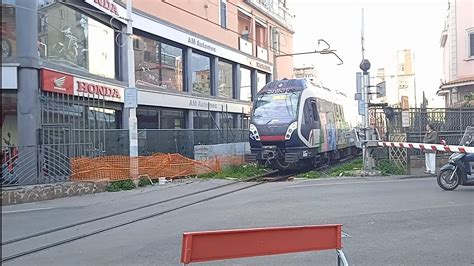 Circumvesuviana Transito Al Pl Di Via Nocera Castellammare Youtube