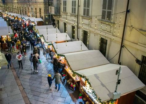 Asti Partenza Col Botto Al Mercatino Del Magico Paese Di Natale La