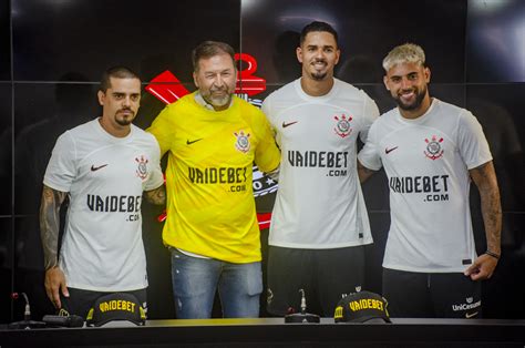 Corinthians Apresenta Vaidebet Novo Patrocínio Máster Em Evento No Ct