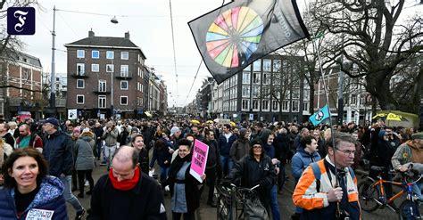 Ausschreitungen Bei Protesten Gegen Corona Lockdown In Amsterdam