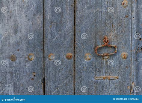 An Old Weathered And Worn Wooden Door With Rusty Handle Background