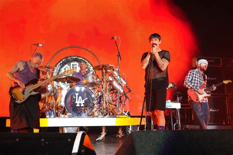 Red Hot Chili Peppers Muse Jack White And More Kick Off The New Year With Alternative Rock At