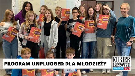 Dzieci ze szkół podstawowych biorą udział w programie edukacyjnym