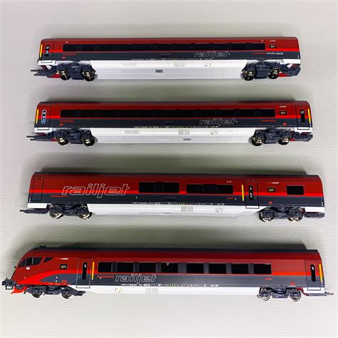 Rame de 4 voitures Railjets Vienne HbfSalzburg Hbf ÖBB ROCO 74038