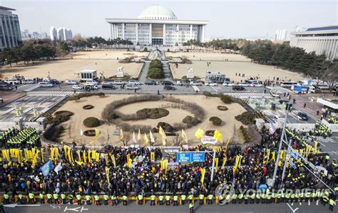 写真 朴大統領弾劾案が可決 「国民の勝利」 韩联社