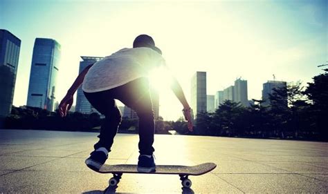 10 Easy Skateboard Tricks for Beginners (with Tutorial Video)