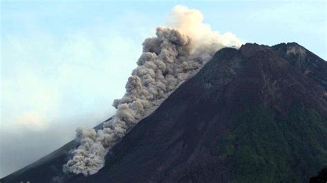 Rentetan Awan Panas Guguran Gunung Merapi Enam Kejadian Dalam Setengah