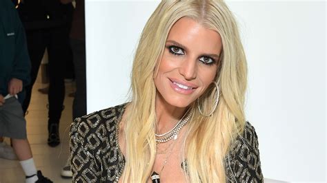 Jessica Simpson shocks fans with birthday photo of mom, 63 – Shes