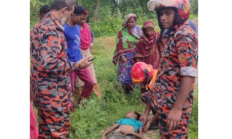 আদমদীঘিতে চলন্ত ট্রেন থেকে পড়ে অজ্ঞাত কিশোরের মৃত্যু