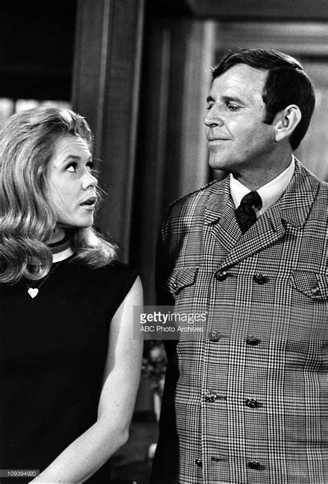 Pin By Anne Wells On Bewitched Cast Of Characters Elizabeth Montgomery Abc Photo Bewitched