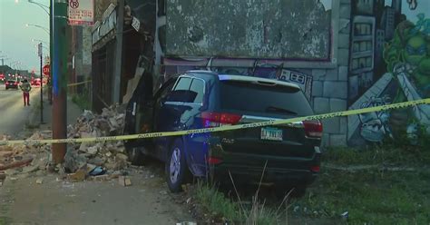 Driver Flees After Crashing Into Building In South Austin Cbs Chicago