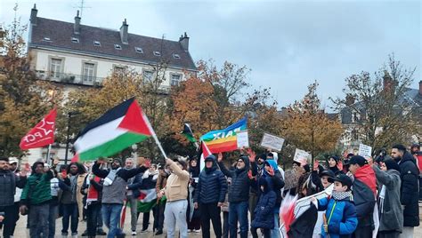 Info Flash France Bleu Plus De Personnes Manifestent Dijon