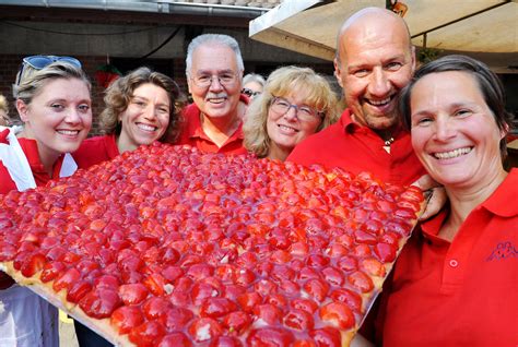 Das Erdbeerfest Des Richrather Karnevalvereins Auf Dem Weeger Hof War