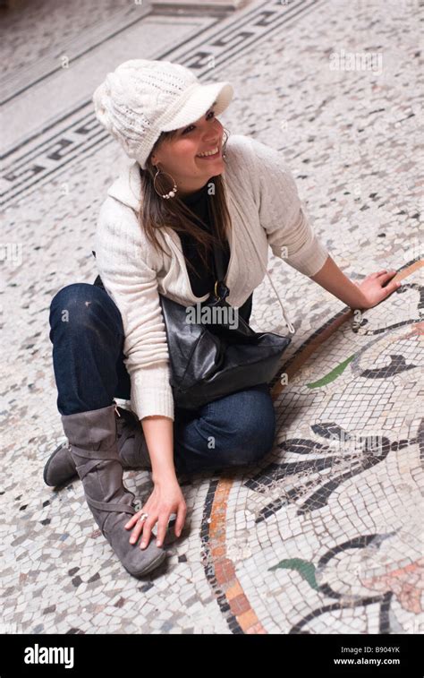 Latina Teen Girl Fotos Und Bildmaterial In Hoher Aufl Sung Alamy