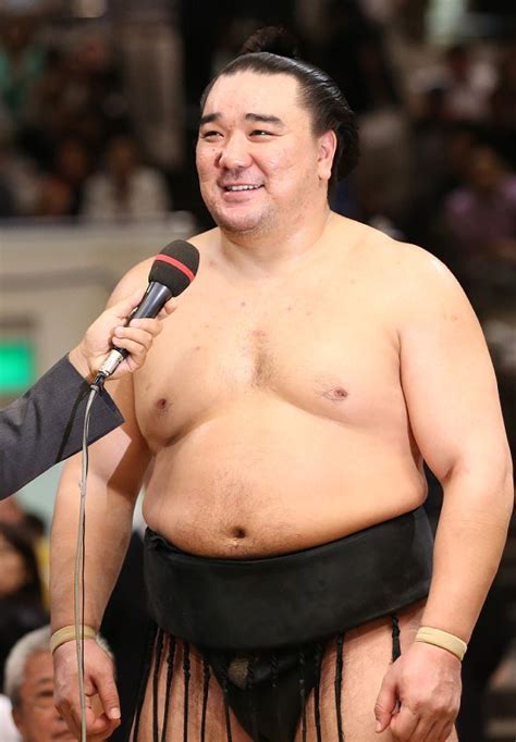 大相撲：胸張り日馬富士「精いっぱいやった 優勝は優勝」 毎日新聞