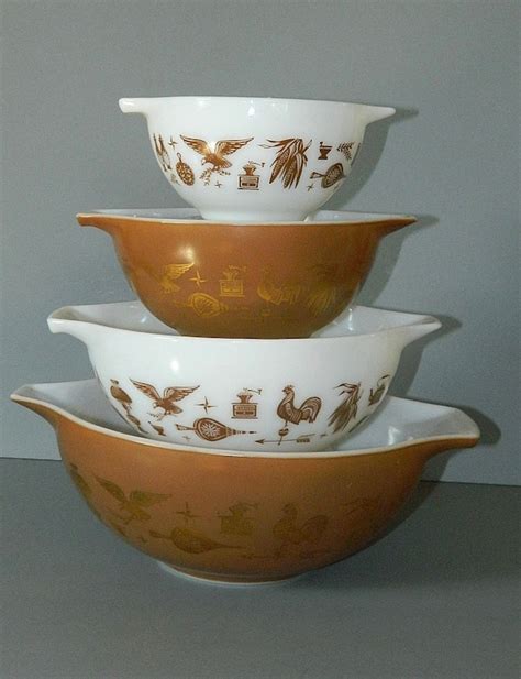 Pyrex Early American Cinderella Bowl Set