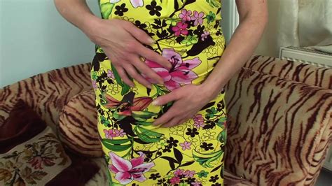 Eine Sexy Deutsche Milf Lutscht Und Reitet Auf Der Couch Einen Harten Schwanz Xhamster