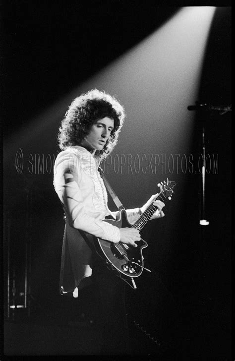 Queen-Brian May 1 | POP ROCK PHOTOS