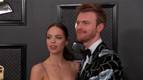 Finneas Oconnell On The Red Carpet Fashion Cam 2020 Grammys Youtube