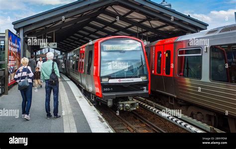 U Elevated Railway Train High Resolution Stock Photography And Images