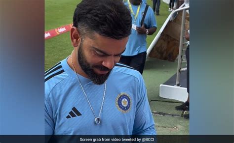 Virat Kohlis Gesture Wins Hearts After Young Fan Gives Him Bracelet