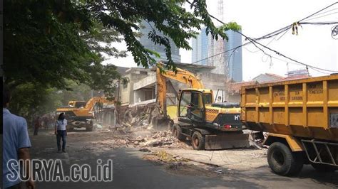 Eksekusi Persil Simpang Dukuh Surabaya Sempat Ricuh Pemilik Rumah