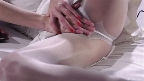 Girls Use Strapless Dildo Sarah Kay