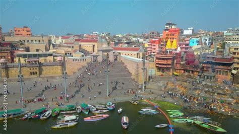 Vidéo Stock Aerial View Of Dashashwamedh Ghat Kashi Vishwanath Temple