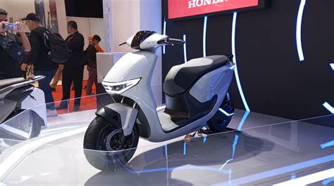 Hypeabis AHM Hadirkan Motor Listrik Konsep SC E Di IIMS 2024 Ini