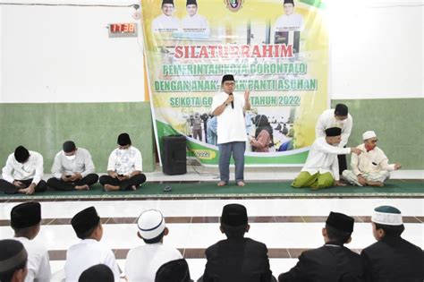 Jalankan Amaliah Ramadan Marten Taha Bersama Ryan Kono Kunjungi Panti